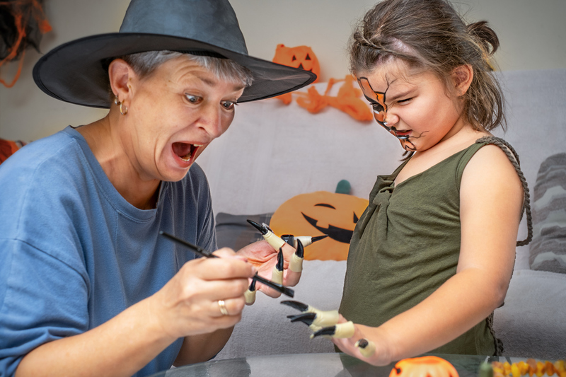 de-rol-van-senioren-bij-kinderen-tijdens-halloween-een-waardevolle-intergenerationele-band